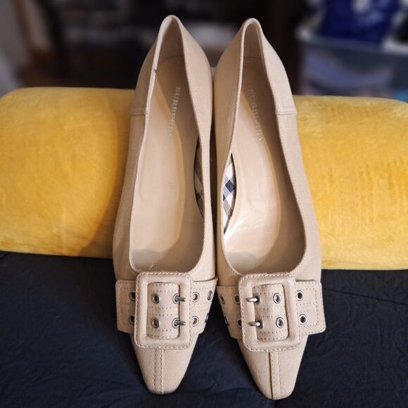 Burberry Pumps Kitten Heels Women's Size 7 / 38 Beige Fabric Buckle Designer - Picture 1 of 8